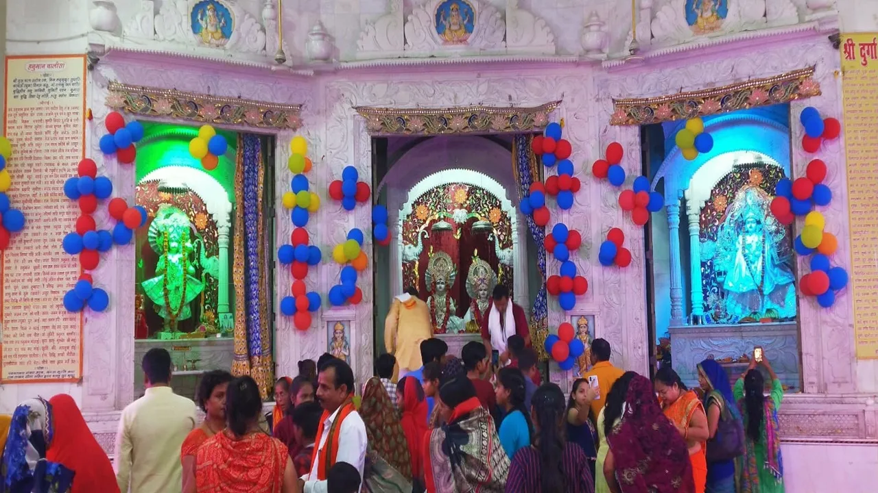 Chaitra Navratri 2024: चैत्र नवरात्र का पहला दिन आज, मंदिरों में श्रद्धालुओं का लगा तांता की भीड़ 
