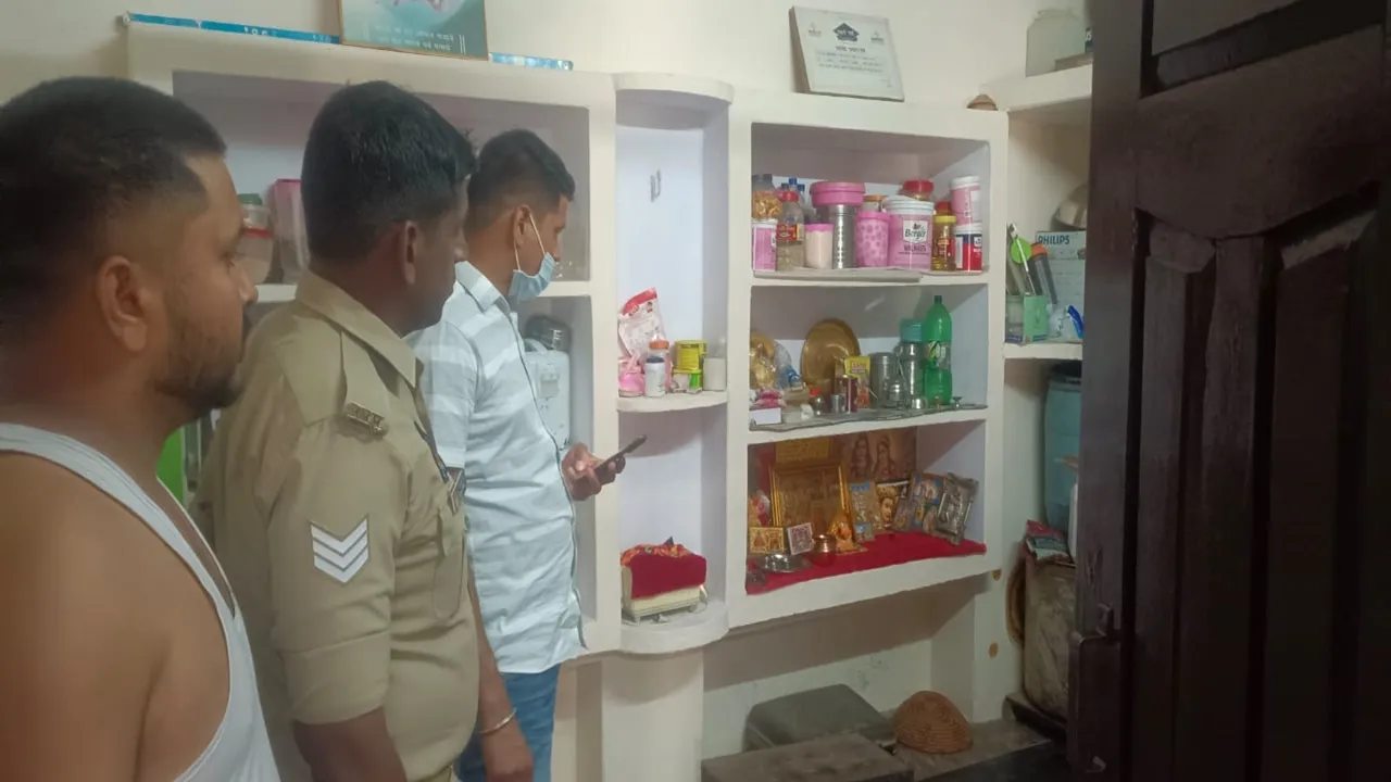 हरदोई: लेखपाल और सहारा एजेंट के घर से लाखों की चोरी, जांच में पुलिस