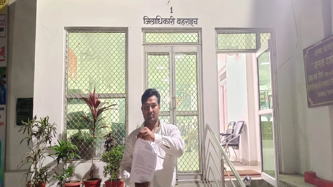 बहराइच: ग्राम प्रधान ने थाने के दो सिपाहियों पर अभद्रता करने का लगाया आरोप, जानें पूरा मामला