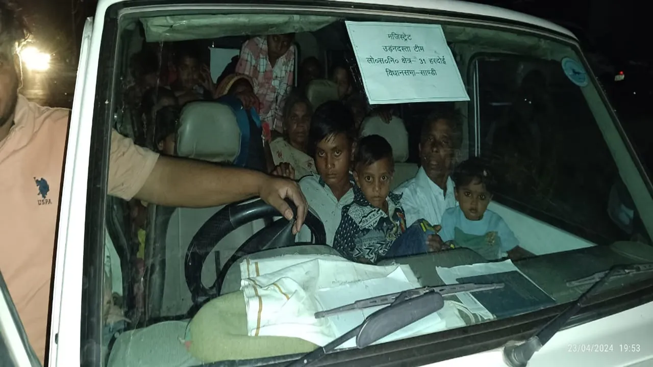 हरदोई: निर्वाचन प्रक्रिया में लगी उड़नदस्ते की गाड़ी से ढोई जा रही बारात! वाहन के डैस बोर्ड पर मजिस्ट्रेट साहब की डायरी