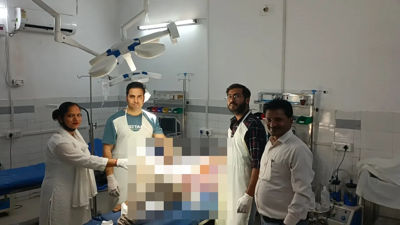 बहराइच: चाकू के वार से पेट के बाहर निकल आई आंत, डॉक्टरों ने ऑपरेशन कर बचाई जान 