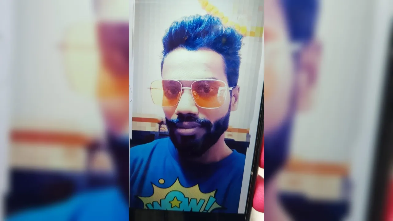 कानपुर: PCS J की तैयारी कर रहे अधिवक्ता ने घर के बाहर पेड़ से लटक लगाई फांसी, परिजनों में मचा कोहराम