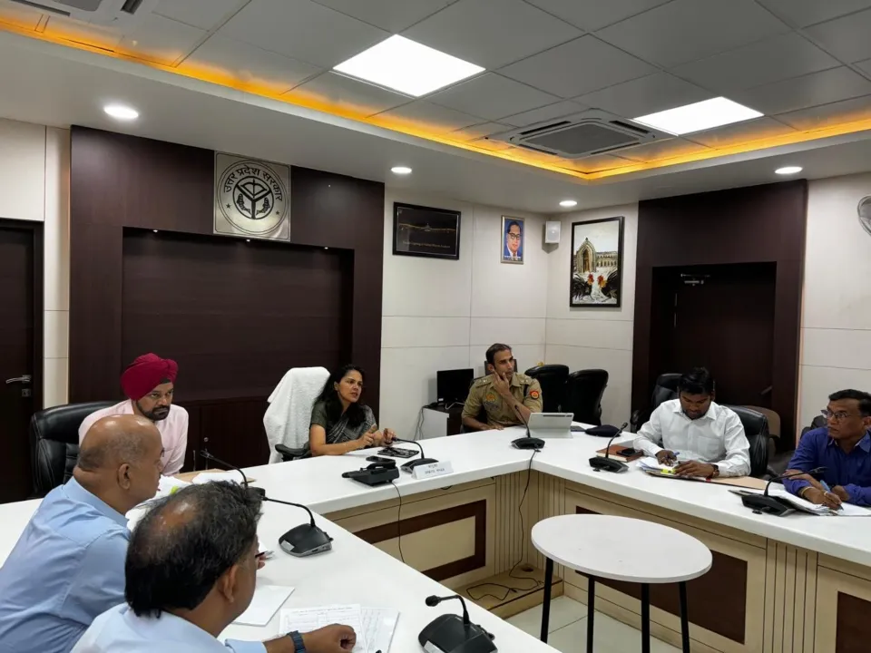 लखनऊ की ट्रैफिक वयवस्था को सुधारने के लिए कमिश्नर के प्रयास, जानें क्या दिए निर्देश  