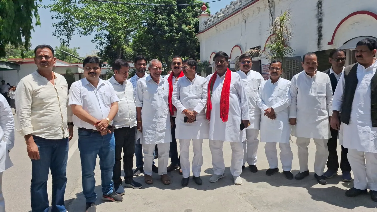 बरेली: SSP से मिला सपाइयों का डेलीगेशन, कहा- आंवला से पार्टी प्रत्याशी नीरज मौर्य पर लगा झूठा आरोप