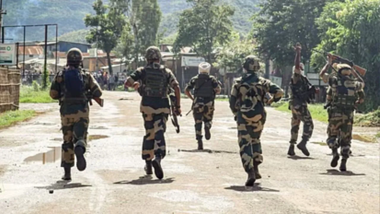 मणिपुर में उग्रवादियों के हमले में CRPF के दो जवान शहीद, कई घायल