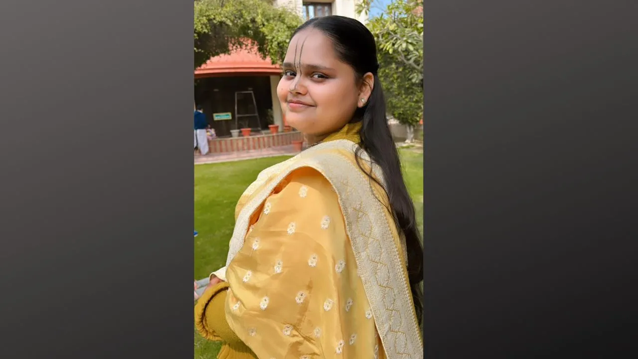 राम-कृष्ण की भक्ति में डूबी कासगंज की लाडली, अब वृंदावन के बाद अयोध्या में मचा रही है धूम