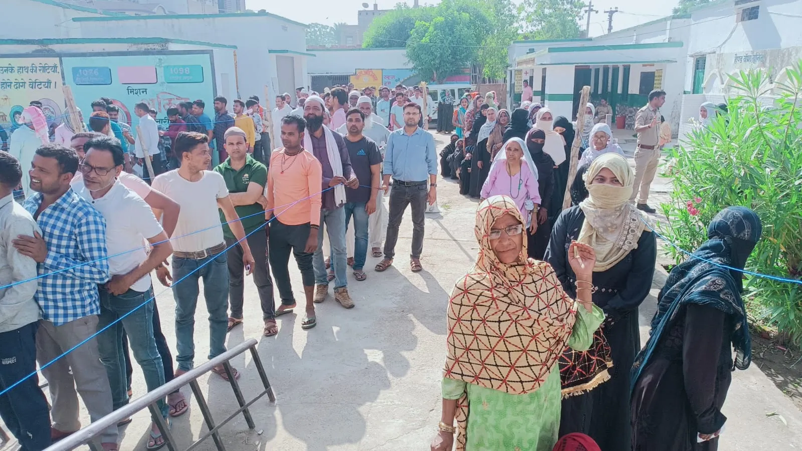 पीलीभीत लोकसभा सीट पर 63.39 प्रतिशत हुआ मतदान, मतदाताओं में गजब का दिखा जोश और जज्बा 