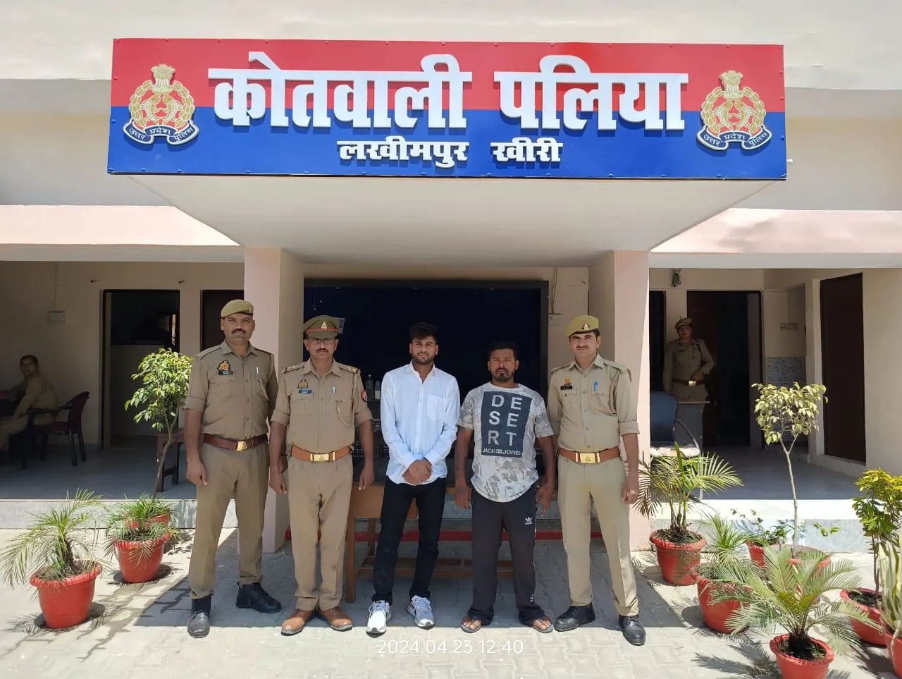 लखीमपुर खीरी: नेपाल सीमा पर दो ड्रग्स तस्कर गिरफ्तार, 390 ग्राम नशीला पाउडर बरामद 