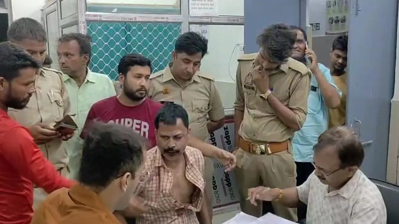 Farrukhabad: रोडवेज बस स्टेशन प्रभारी को डग्गामार बस में बंधक बनाकर जमकर पीटा, चालक ने बाइक सवार दो रौंदा, पढ़ें- पूरा मामला