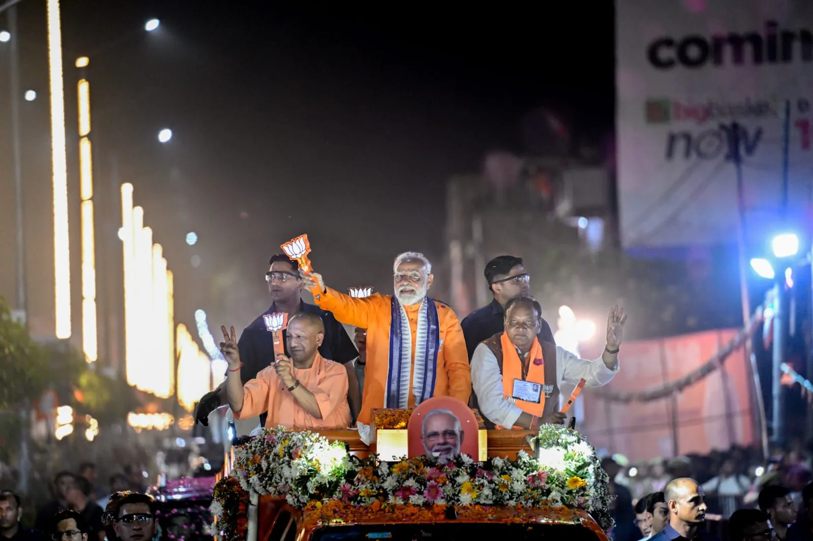 बरेली: पीएम मोदी का रोड शो...राजेंद्रनगर में 45 मिनट का जादुई लोक, डमरू-शंख की ध्वनि ने भीड़ में भरा जोश