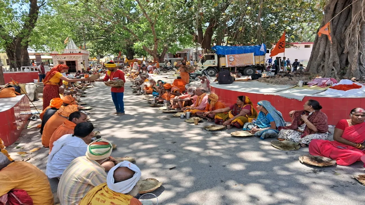 अयोध्या: तीसरे पड़ाव पर ऋंगी आश्रम पहुंची 84 कोसी परिक्रमा यात्रा 