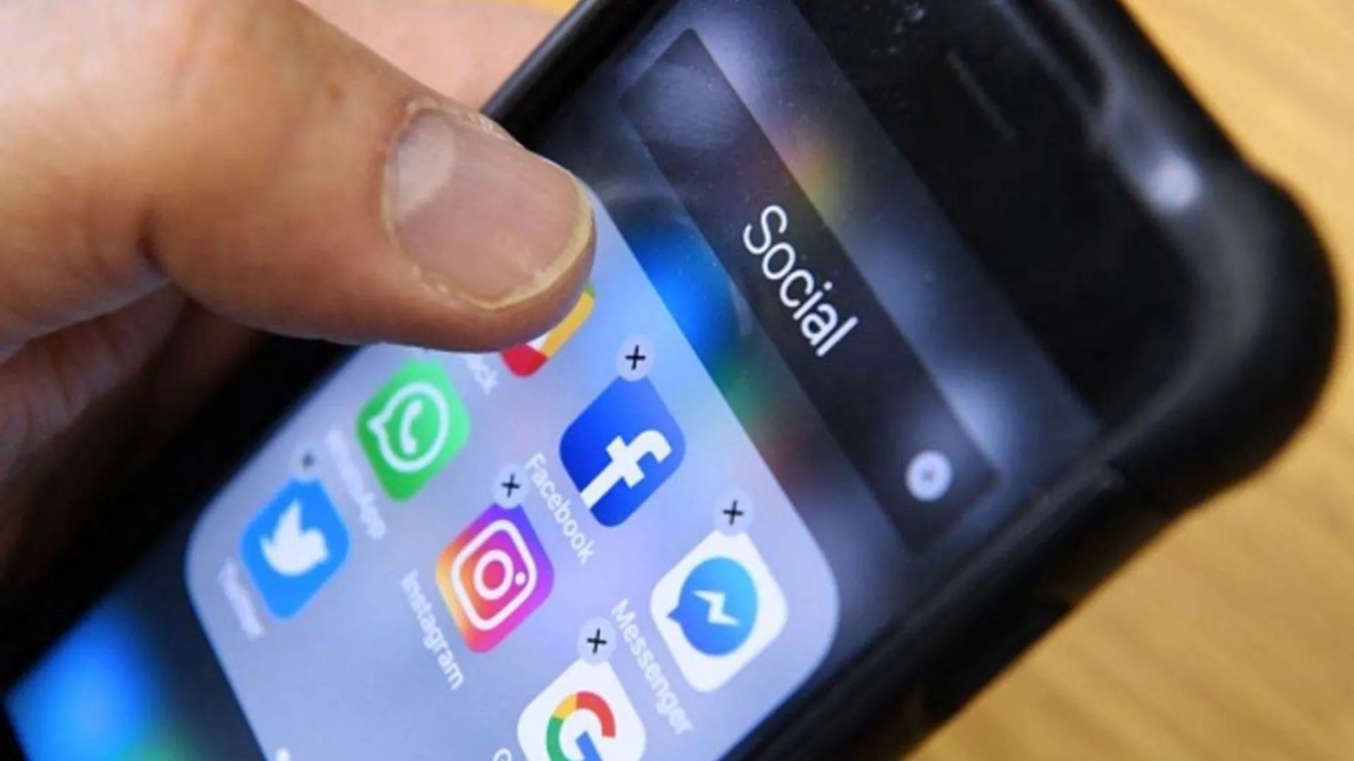 बरेली: व्हाट्सएप ग्रुप पर सिपाही ने की आपत्तिजनक पोस्ट, पुलिस अधिकारियों से शिकायत