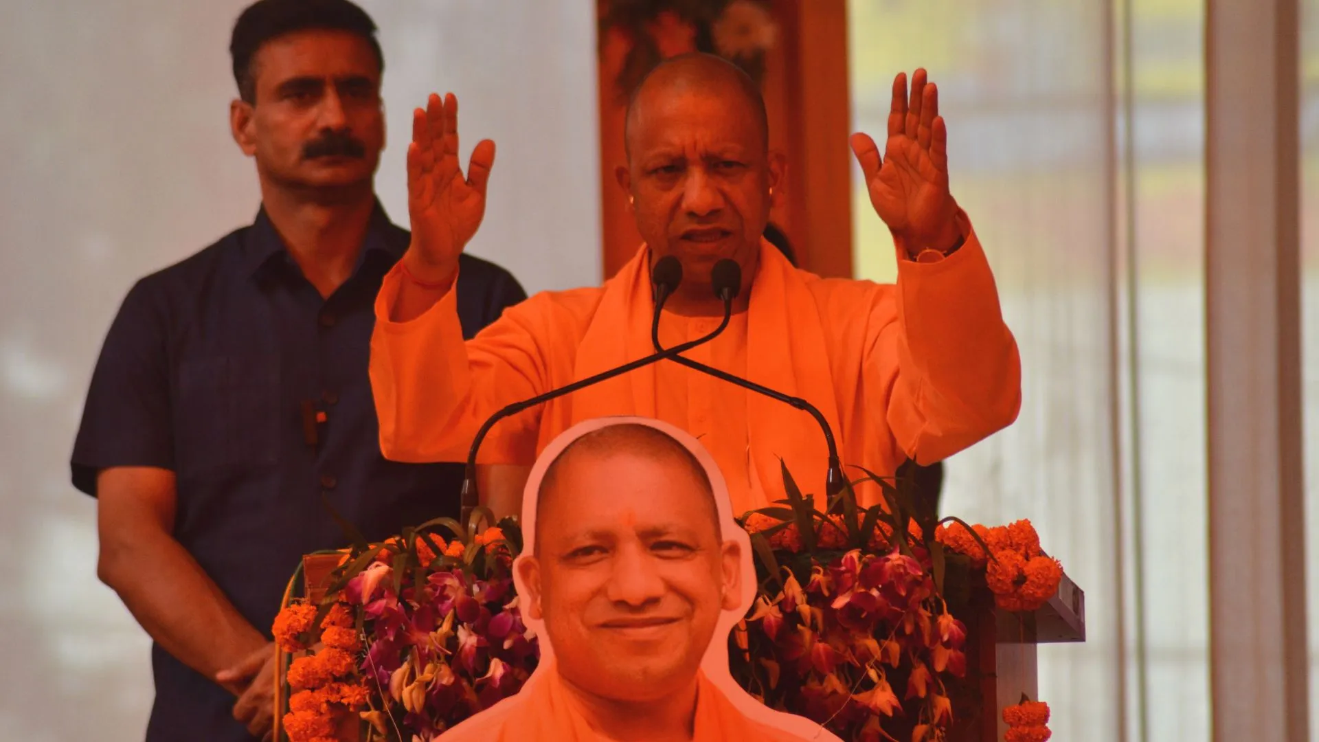 बरेली: 'संतोष गंगवार का आशीर्वाद मिलेगा... इसमें कोई संदेह नहीं', प्रबुद्ध सम्मेलन के मंच पर बोले मुख्यमंत्री योगी