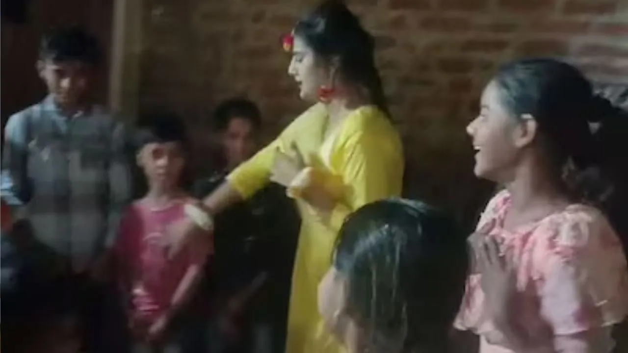 मेरठ: हल्दी रस्म में डांस कर रही थी लड़की, अचानक गिरी और हो गई मौत....वीडियो वायरल