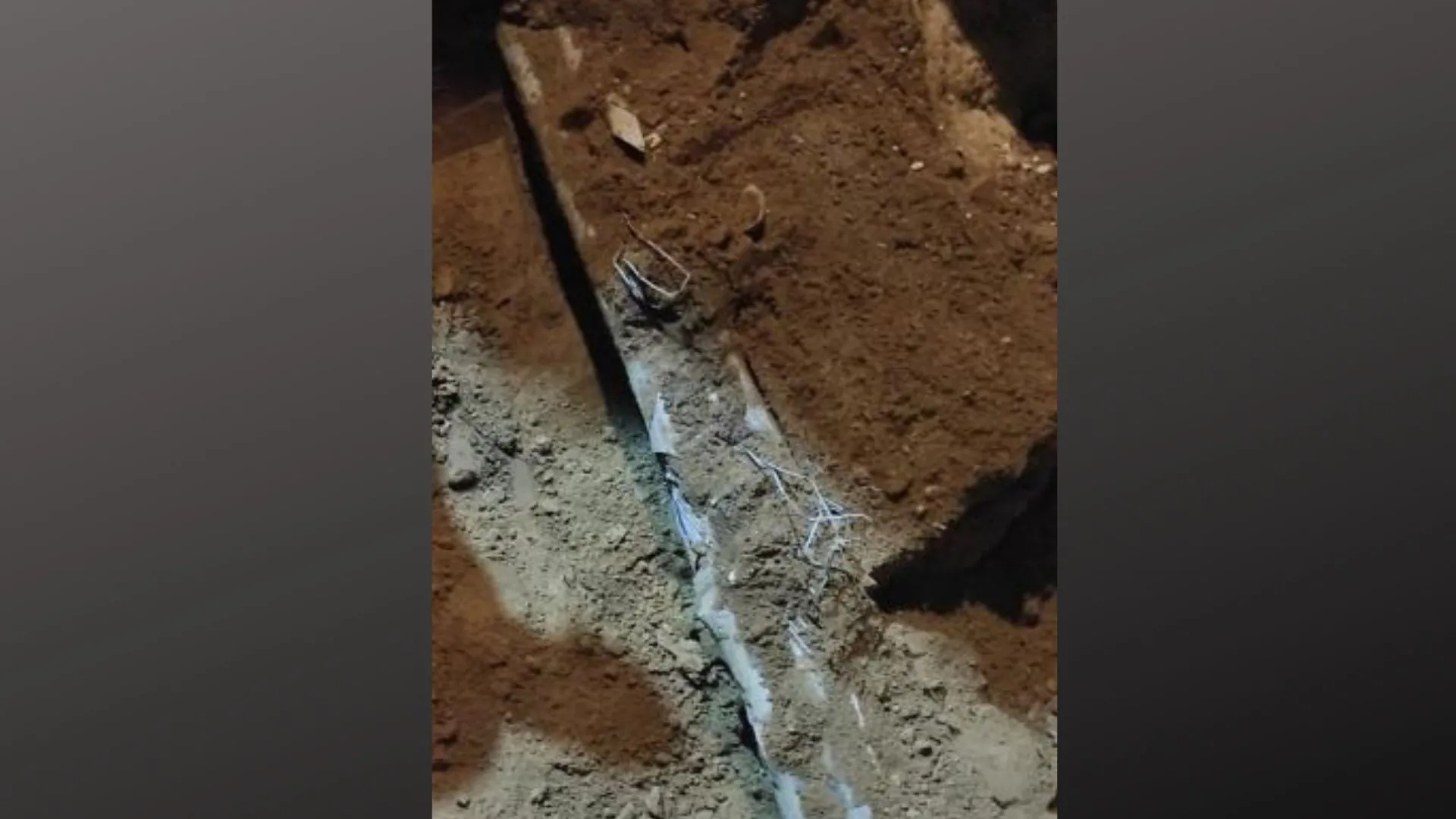 बरेली: खोदाई से पहले जल निगम ने बिजली विभाग को नहीं दी थी सूचना