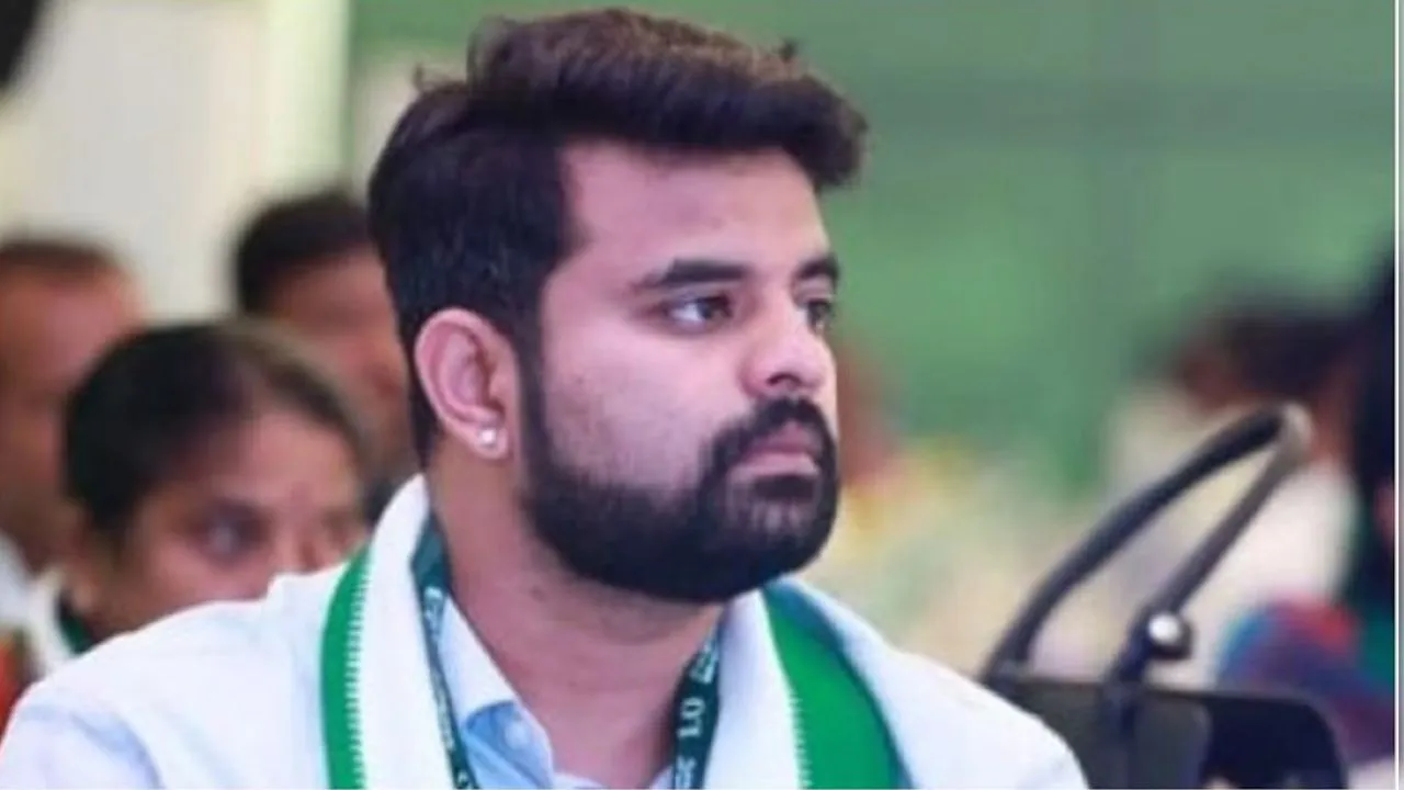 सेक्स स्कैंडल मामला: प्रज्वल रेवन्ना को JDS ने किया सस्पेंड, पार्टी की कोर कमेटी ने लिया फैसला