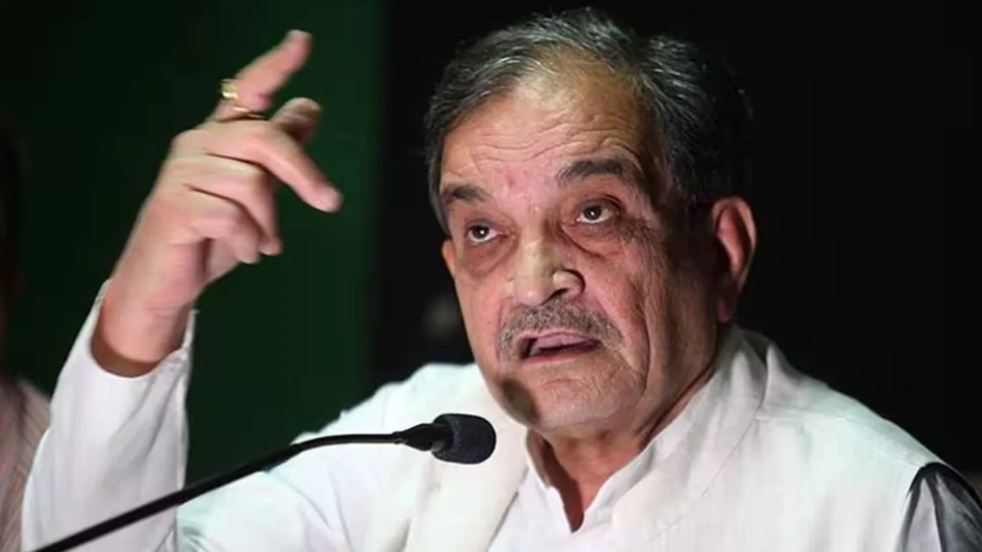 पूर्व केंद्रीय मंत्री बीरेंद्र सिंह ने भाजपा छोड़ी, कल कांग्रेस में होंगे शामिल 