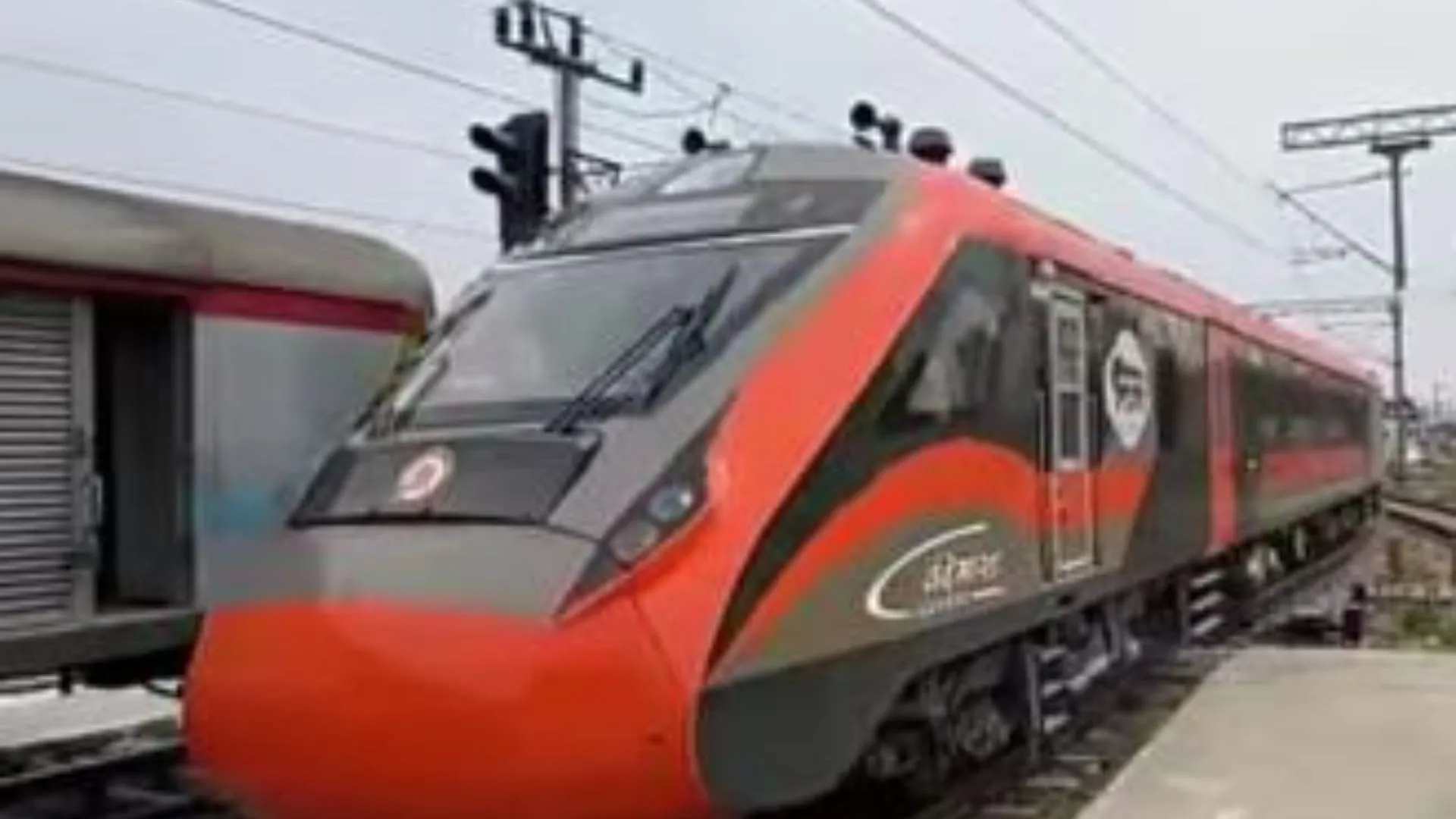 बरेली: महंगा सफर...वंदे भारत एक्सप्रेस को नहीं मिल रहे यात्री, देहरादून से लखनऊ तक किया जा रहा संचालन