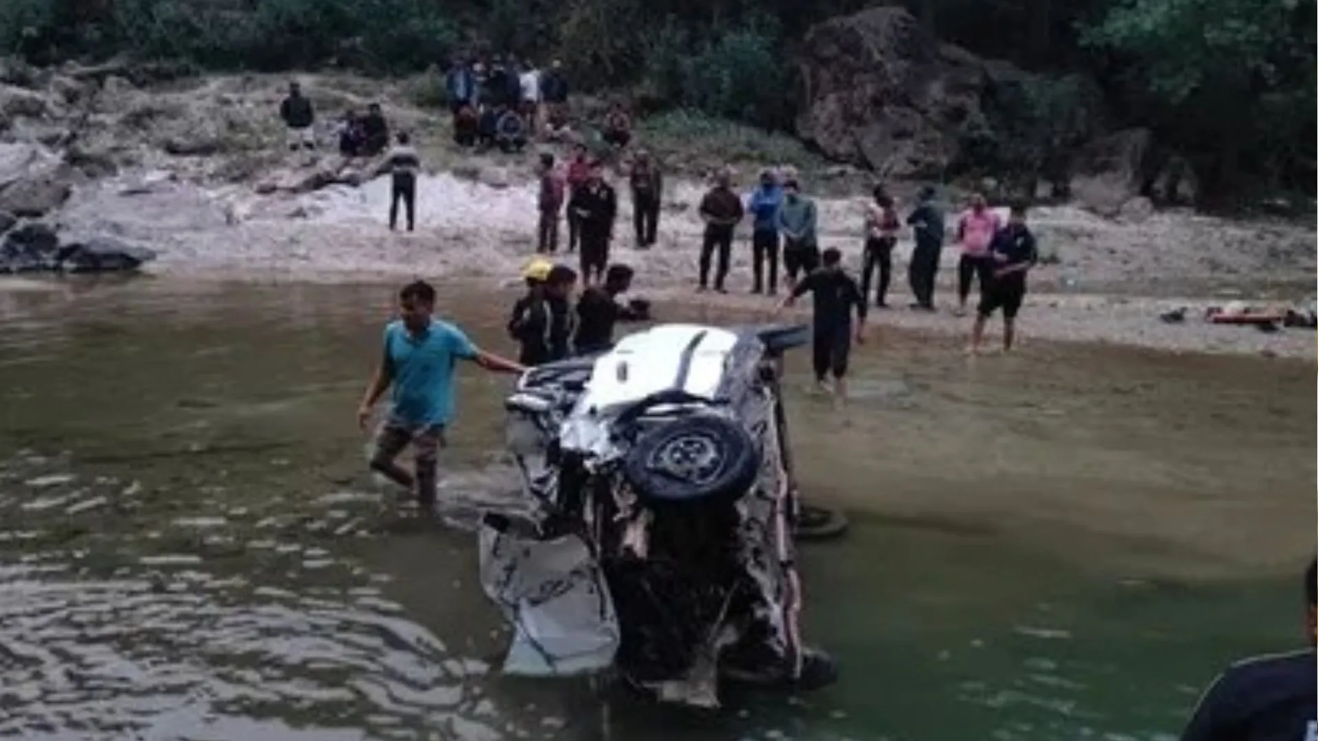 उत्तराखंड: बागेश्वर में कार खाई में गिरी, चार युवकों की दर्दनाक मौत