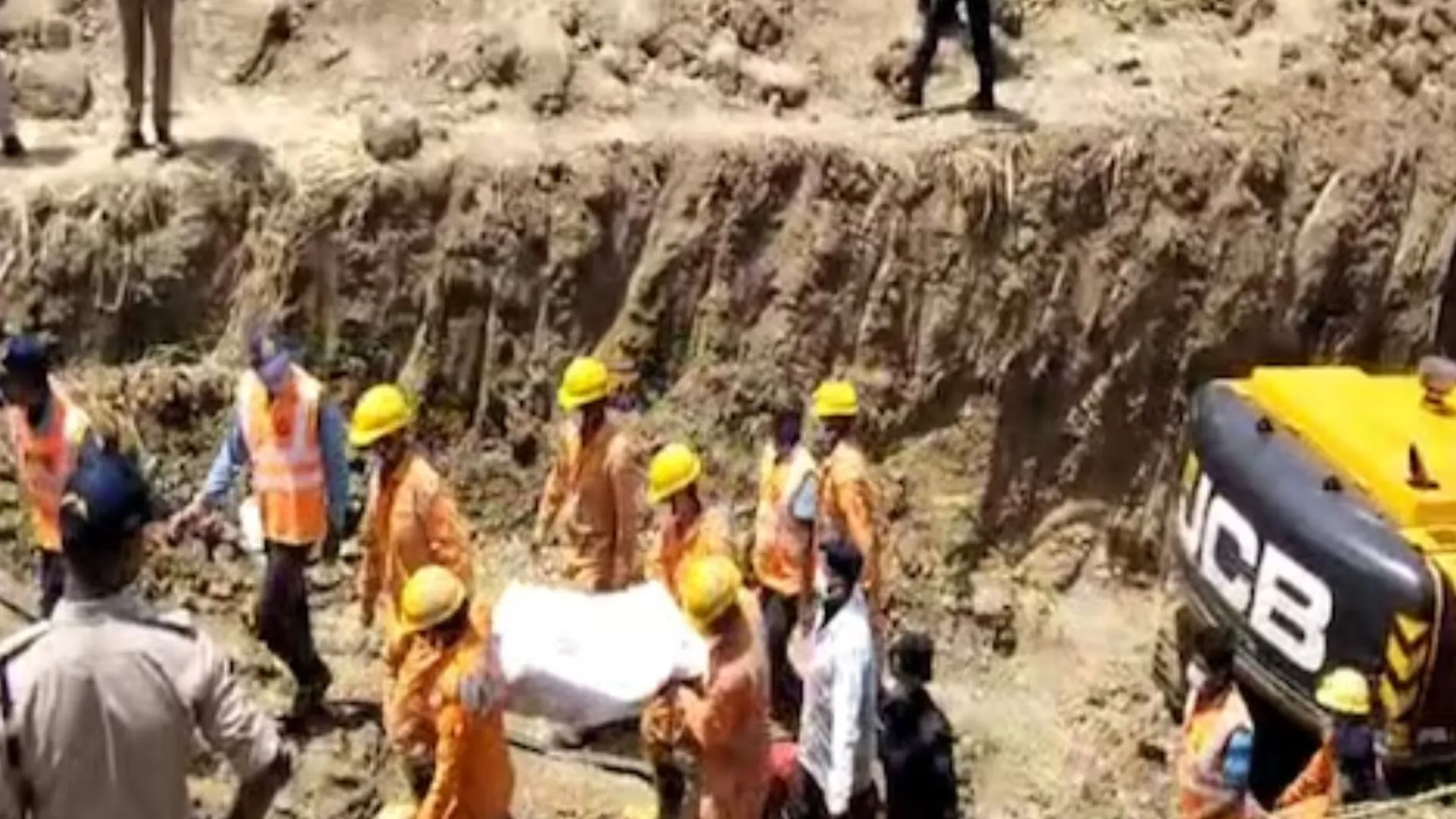 मध्य प्रदेश: दो दिन पहले बोरवेल में गिरे छह साल के बच्चे की मौत, 40 घंटे से तक चला रेस्क्यू ऑपरेशन