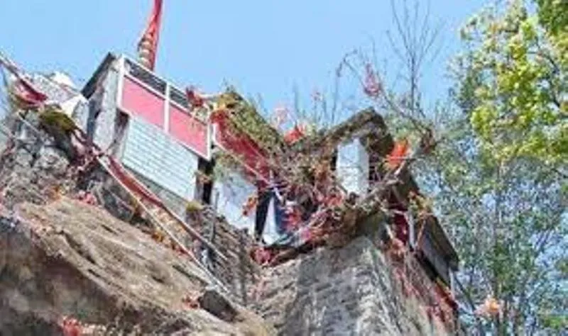 टनकपुर: नवरात्र के पहले दिन 50 हजार से भी अधिक श्रद्धालुओं ने किए मां पूर्णागिरि धाम के दर्शन 