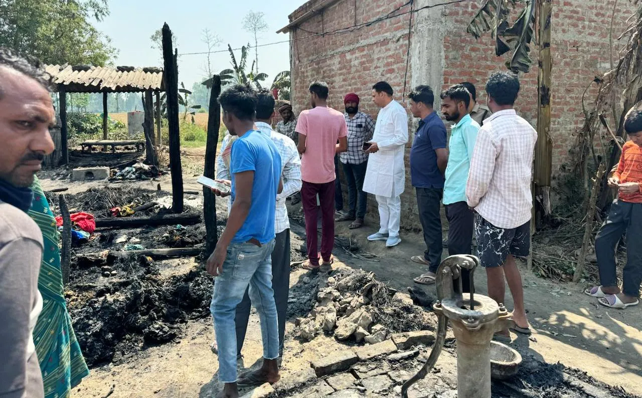 खटीमा: नई बस्ती में लगी आग में छह झोपड़ियां राख