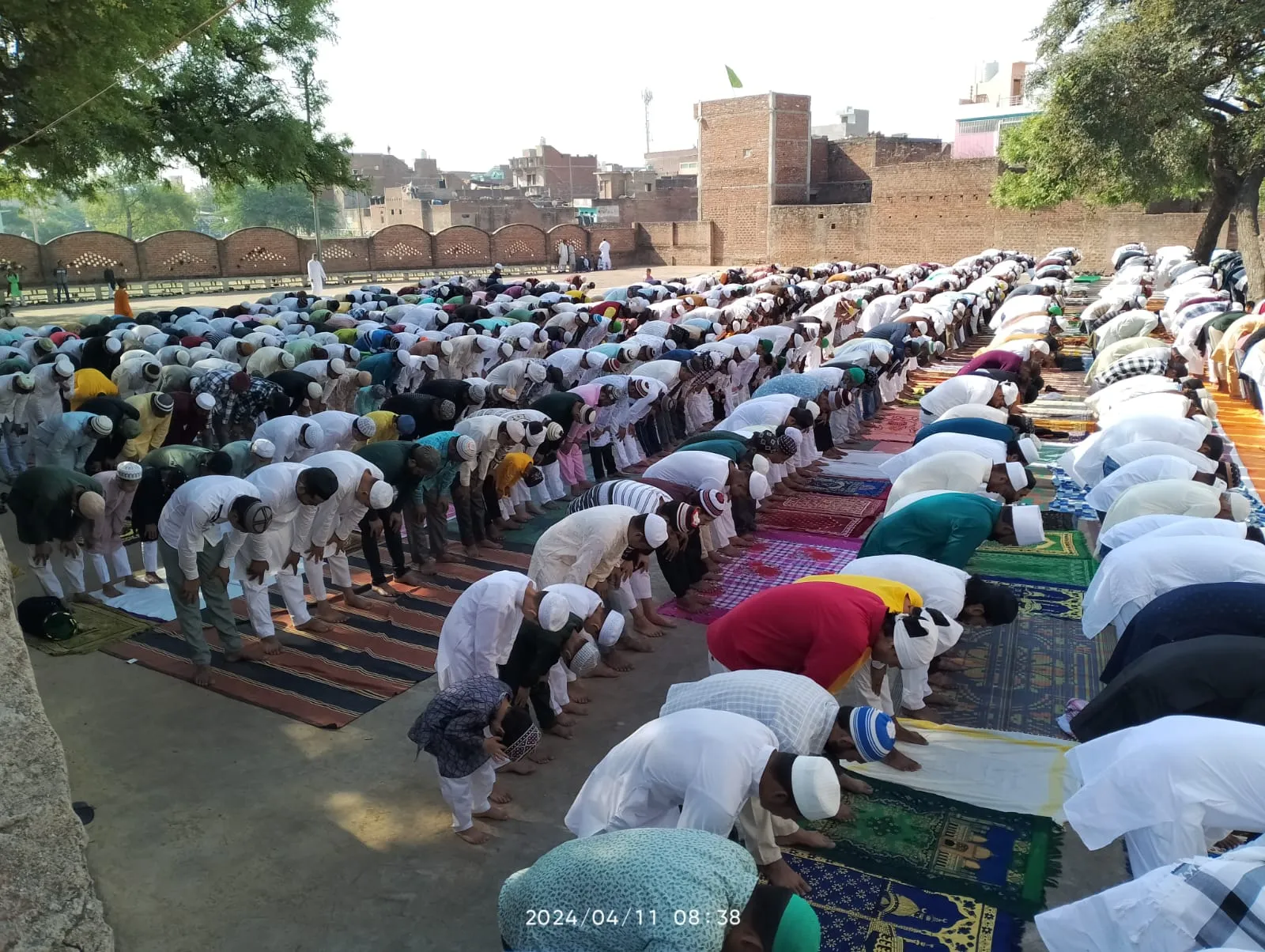 Eid-ul-Fitr 2024: प्रशासनिक व्यवस्था के बीच अदा की गई ईद की नमाज...मांगी अमन चैन की दुआ