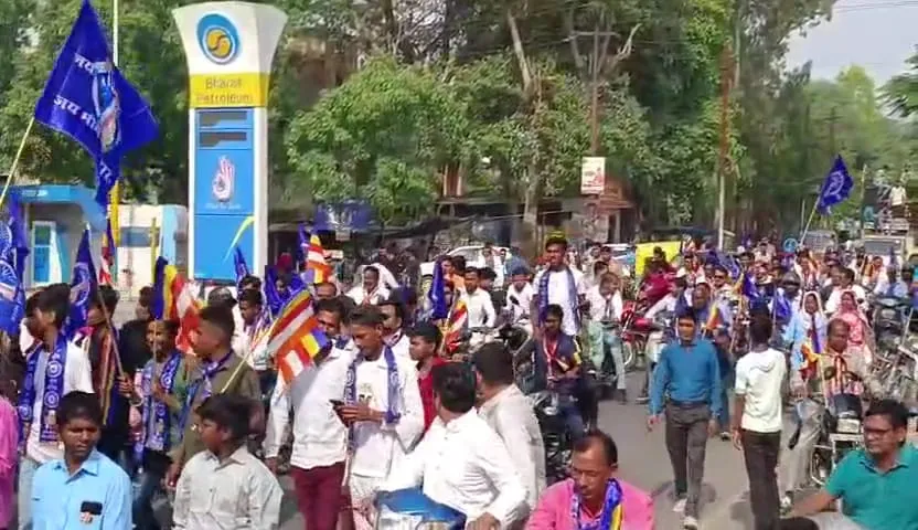 Farrukhabad: बाबा साहेब भीम राव अंबेडकर जयंती पर निकली शोभा यात्रा, भारी भीड़ रही मौजूद