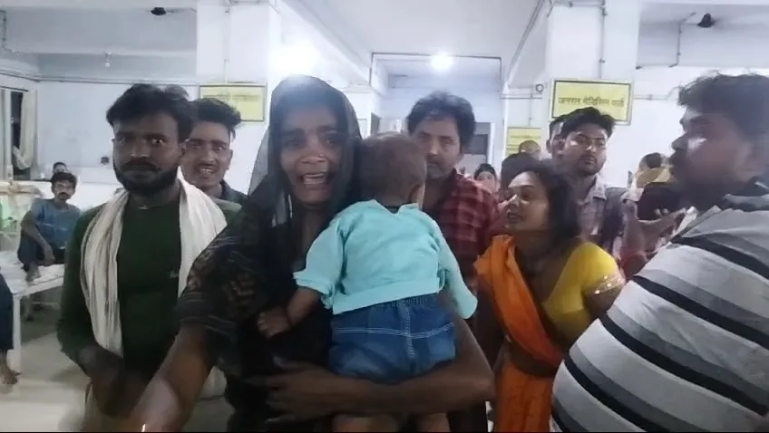 Fatehpur: जिला अस्पताल मे ऑपरेशन के दो दिन बाद युवक की मौत, परिजनों ने किया हंगामा 