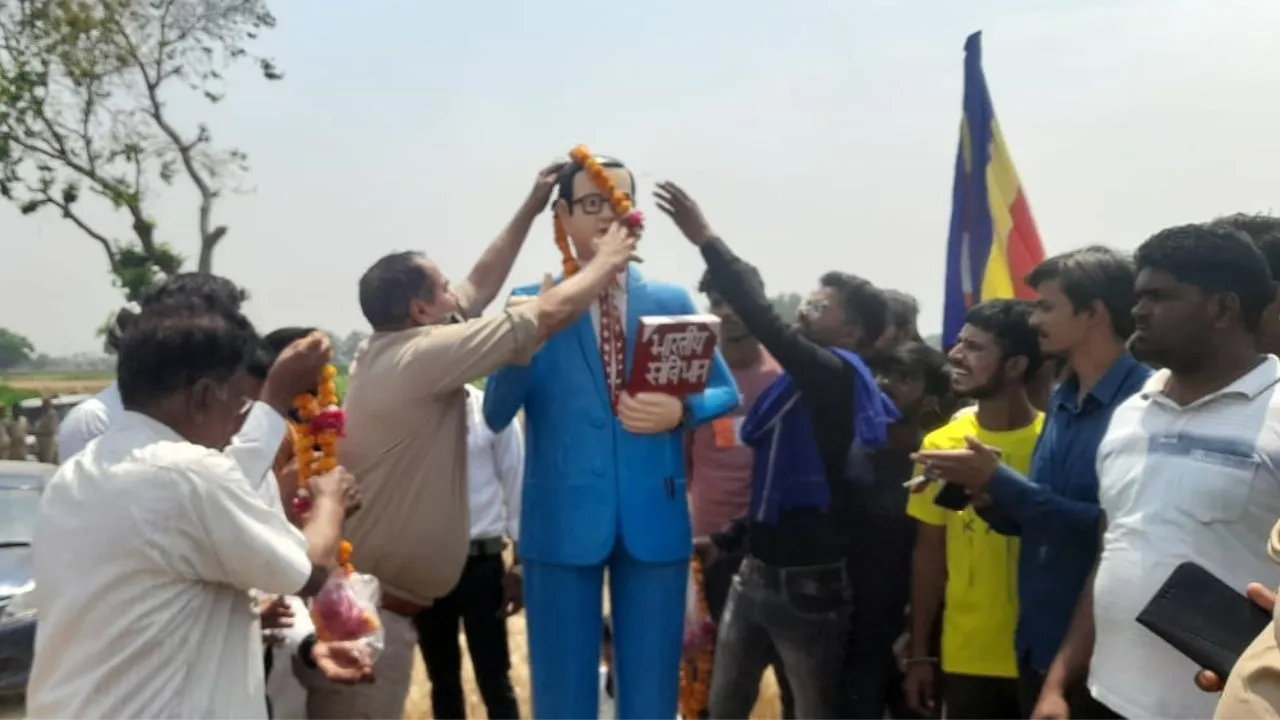 Kannauj News: अराजकतत्वों ने आंबेडकर प्रतिमा तोड़ी...आक्रोशित समाज के लिए लोगों ने जमकर किया हंगामा,  FIR दर्ज