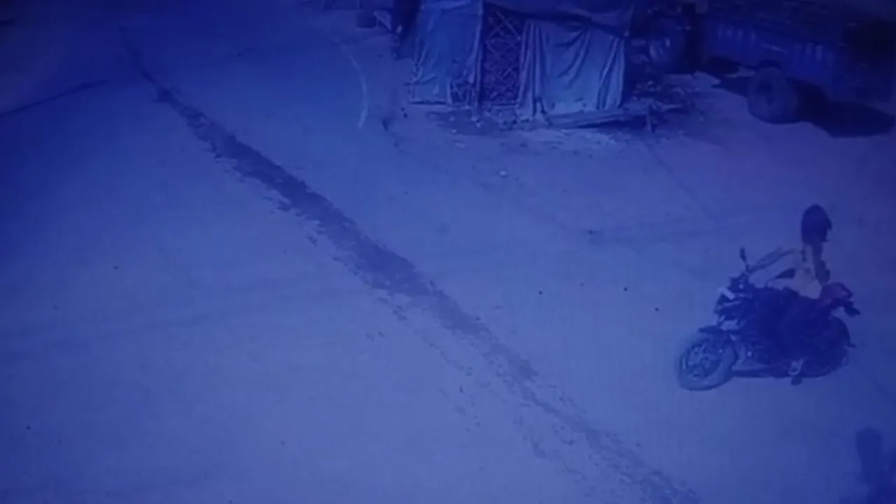 Kanpur News: बिजली दुकानदार के साथ 80 हजार की टप्पेबाजी...पूरी वारदात CCTV में कैद, जांच में जुटी पुलिस