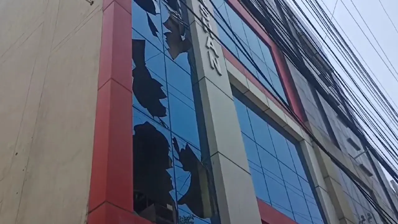 लखनऊ: हैवल्स की बिल्डिंग में लगी भीषण आग, 4 घंटे बाद भी नहीं पाया गया आग पर काबू