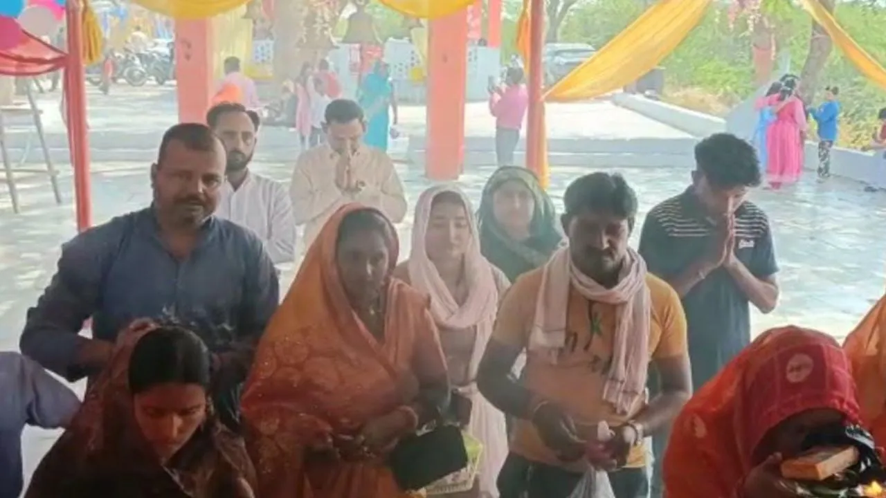 Chaitra Navratri 2024: औरैया में मंगलाकाली मंदिर में नवरात्र के पहले दिन उमड़ी भक्तों की भीड़, सुरक्षा के विशेष इंतजाम