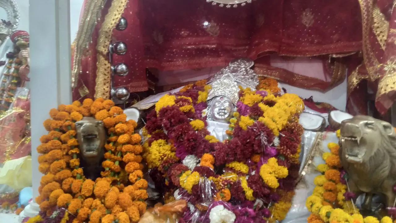 Chaitra Navratri 2024: उन्नाव में नवरात्र के पांचवें दिन स्कंदमाता की मंदिरों और घरों में हुई पूजा-अर्चना...व्रत रख की मनोवांछित फल की कामना