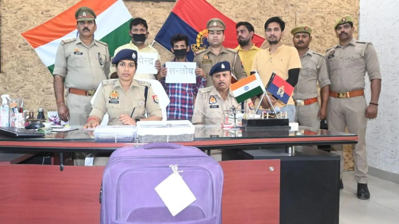 Auraiya: दो गांजा तस्कर गिरफ्तार...तीन लाख तीस हजार कीमत का 22 किलो गांजा बरामद, ओडिशा से लाकर UP में करते थे सप्लाई