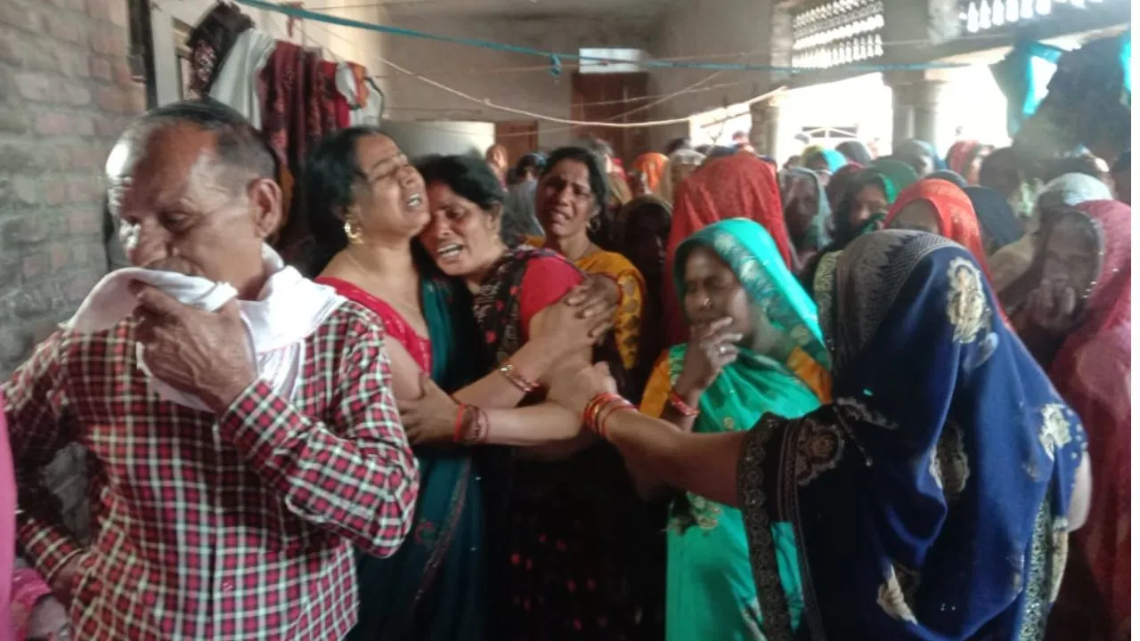 Farrukhabad: भाई ने पत्नी को दी गाली...पति ने खुद को गोली से उड़ाया, अपमान न बर्दाशत कर सका तो मौत को लगाया गले