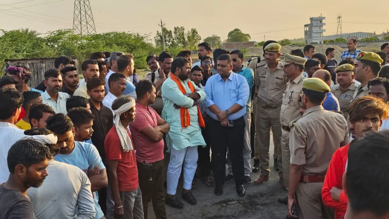 Kanpur News: दुकान में लगी आग...मची भगदड़, चपेट में आकर एक की मौत, दो गंभीर