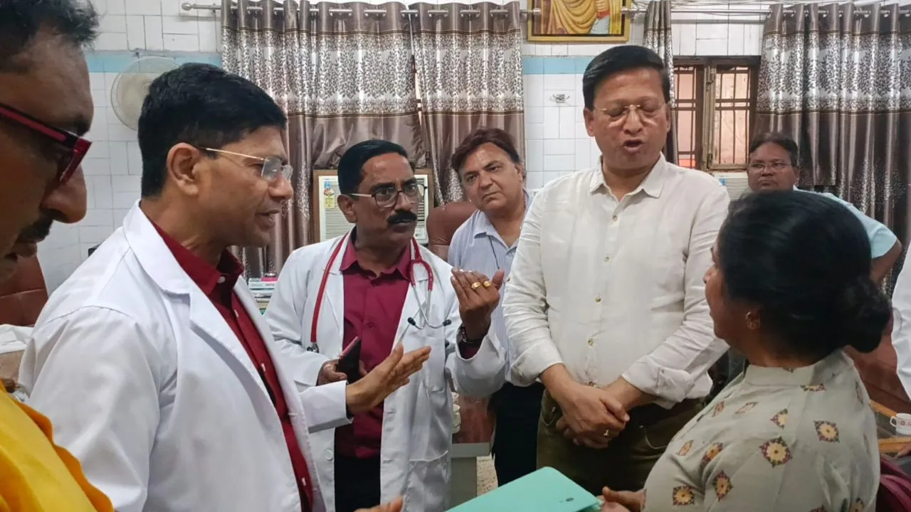 Unnao News: एडी लखनऊ मंडल ने जिले के अस्पतालों का किया निरीक्षण, महकमा रहा मुस्तैद 