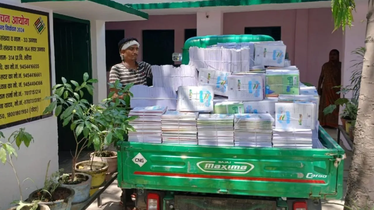 Unnao News: आचार संहिता के चलते 25 दिन बाद पहुंची परिषदीय स्कूलों में किताबें...आज से की जाएंगी वितरित