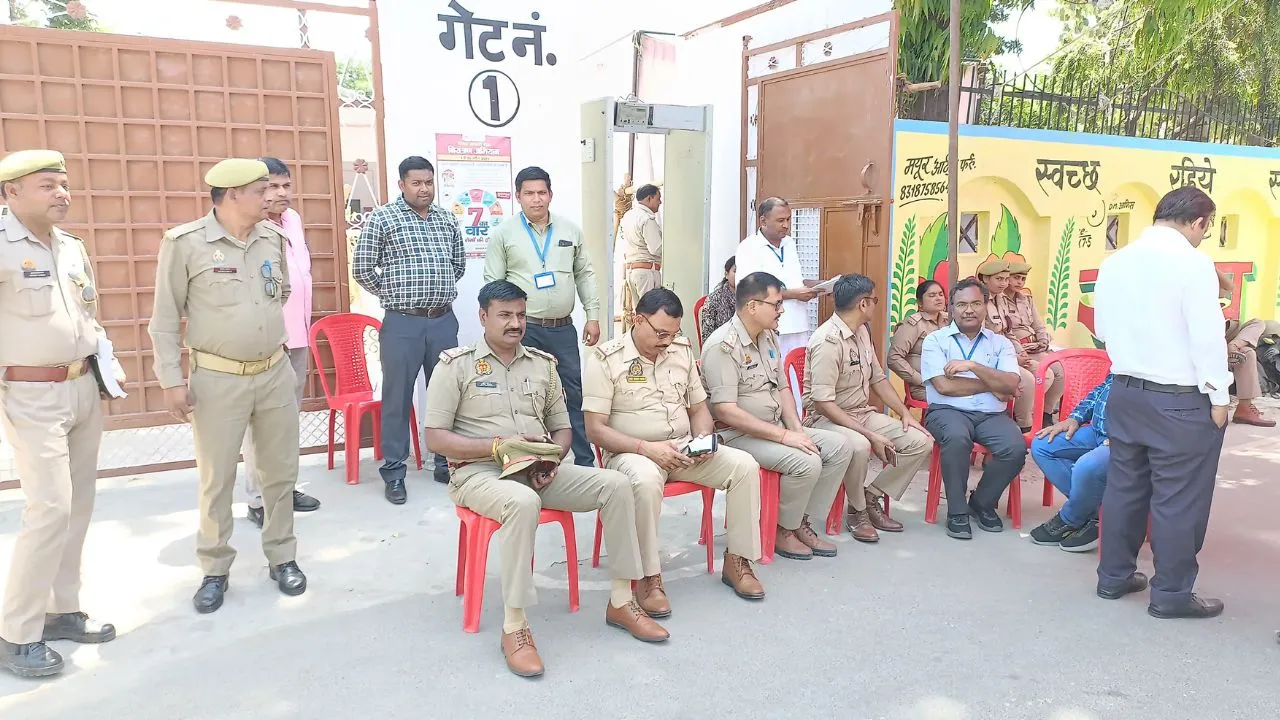 Lok Sabha Election 2024: फर्रुखाबाद में सपा, बसपा व स्वतंत्र लेबर पार्टी सहित तीन उम्मीदवारों ने कराया नामांकन...सुरक्षा के रहे पुख्ता इंतजाम