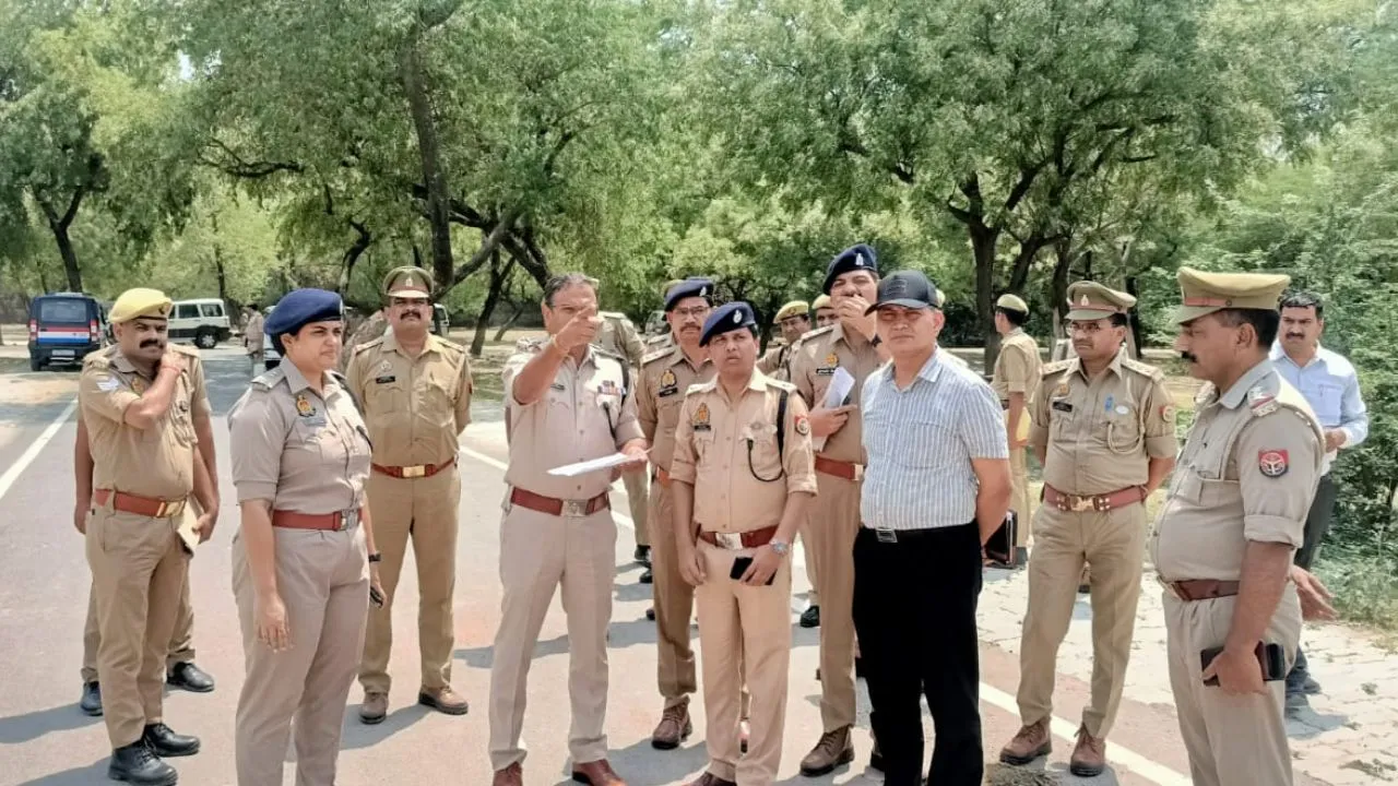 Lok Sabha Election 2024: कानपुर में पुलिस कमिश्नर ने निराला नगर रेलवे ग्राउंड का किया निरीक्षण...PM Modi कर सकते हैं विशाल जनसभा