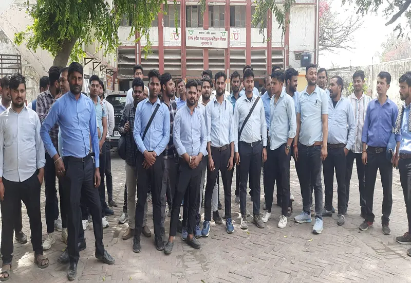 मुरादाबाद: कार्य बहिष्कार कर ई बसों के परिचालकों ने किया प्रदर्शन, हर महीने तय तारीख को वेतन भुगतान की मांग