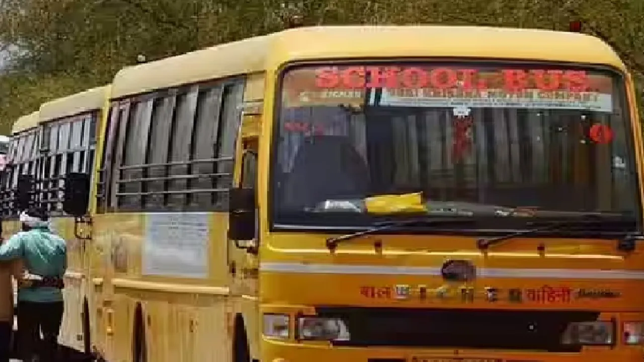 हल्द्वानी: निजी स्कूलों की बसें सड़कों पर खड़ीं मिलें तो तत्काल चालान करें