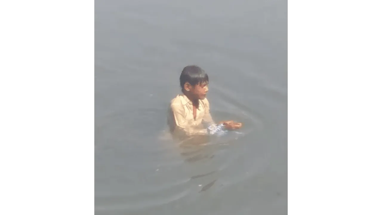 रायबरेली: चोरी के आरोप में किशोर की पिटाई, देखे वीडियो 