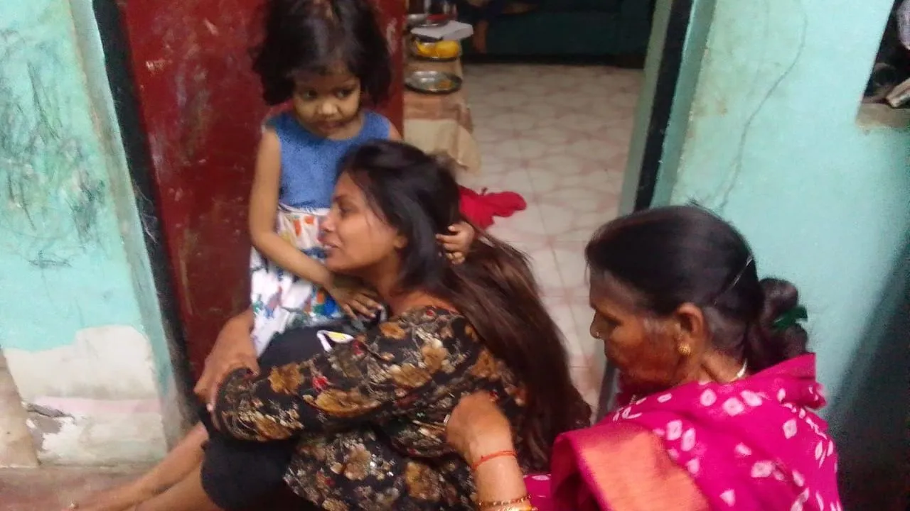 Kanpur Crime: युवक ने तमंचे से गोली मारकर खुद को उड़ाया...खून से लथपथ शव देख परिजनों के उड़े होश, पत्नी बोली- बीमारी से रहते थे परेशान