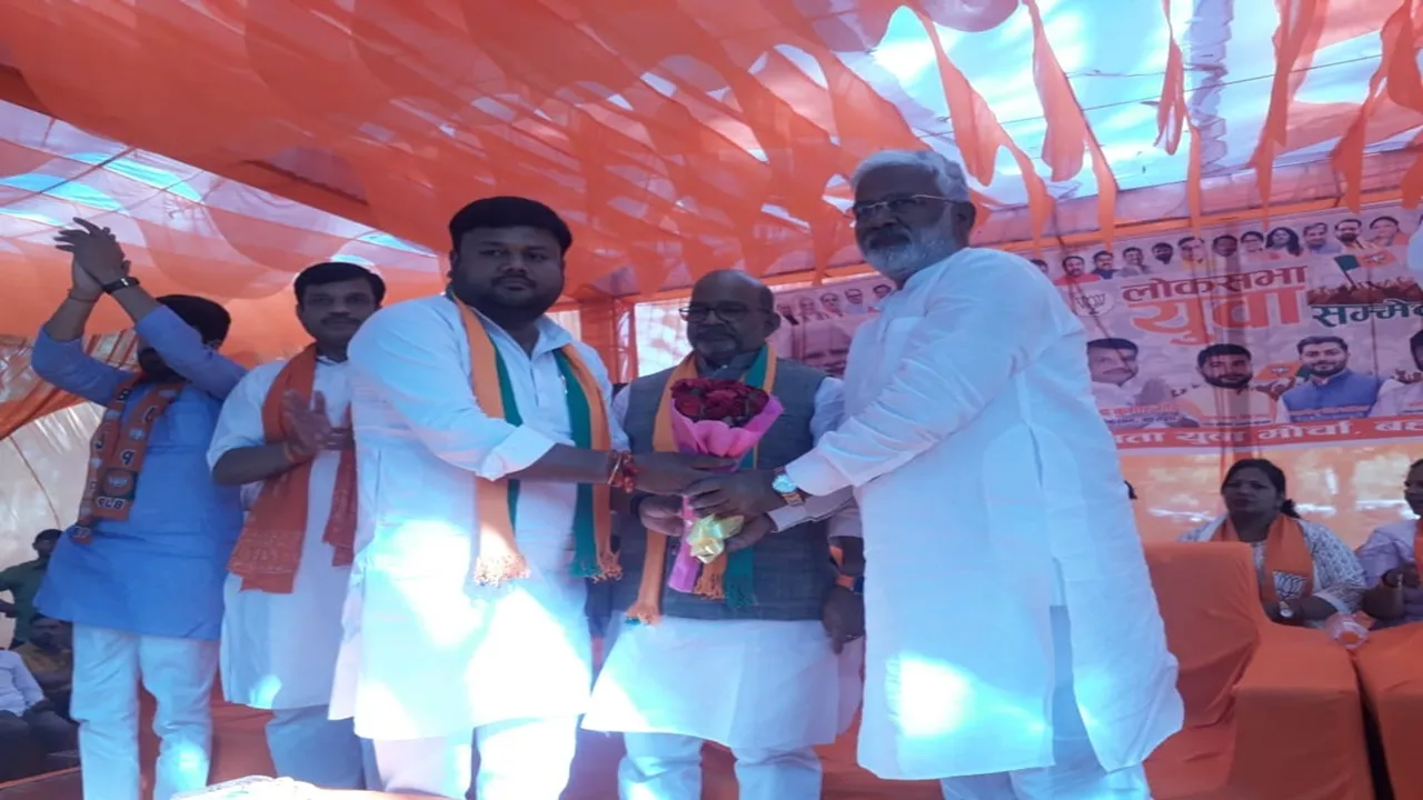 बहराइच: युवा मोर्चा सम्मेलन में बोले कैबिनेट मंत्री स्वतंत्र देव सिंह : भारत माता की जय बोलना, राम मंदिर की बात करना सांप्रदायिक है तो मैं संप्रदायिक हूं!