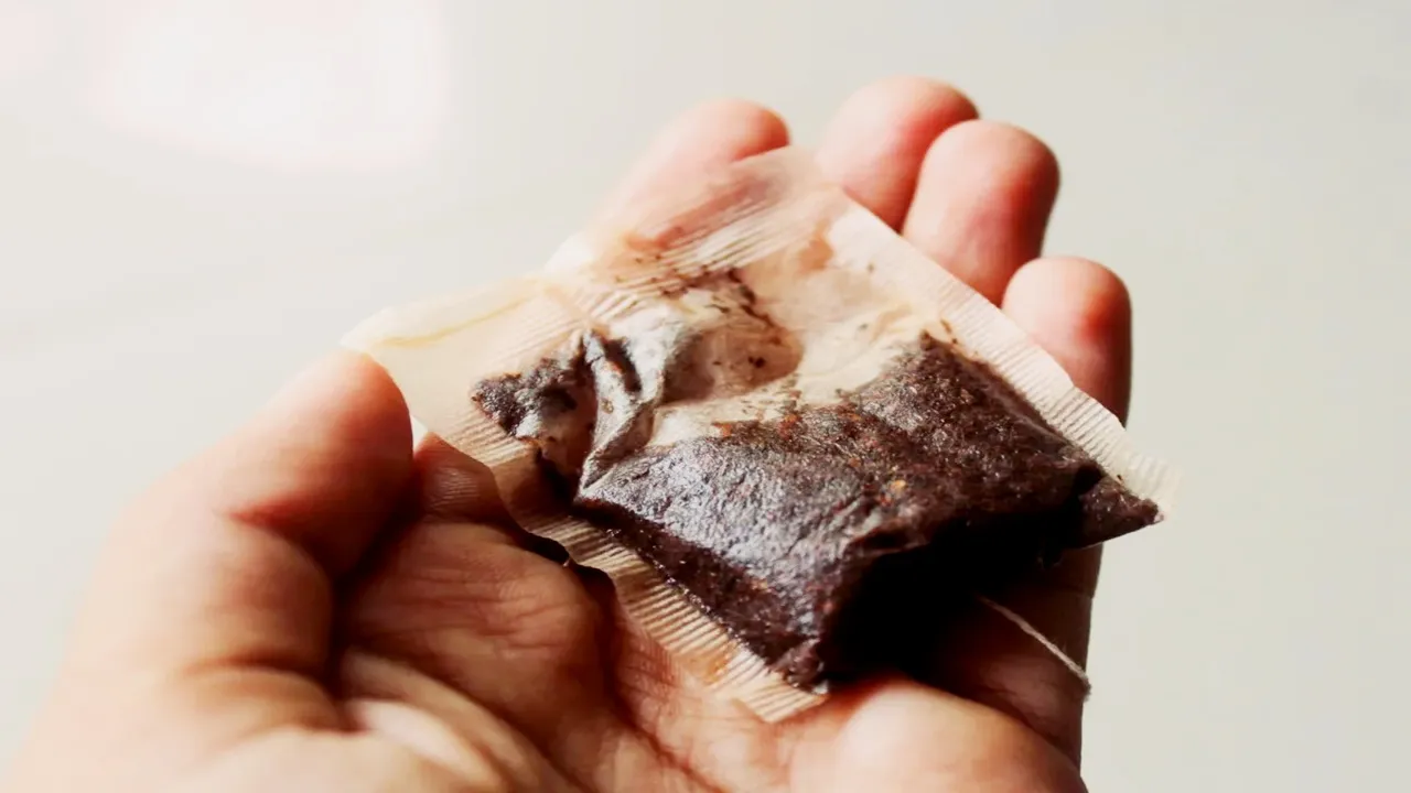 एक tea bag से कर सकते है गंदे बर्तनों को साफ़, जानिए ये आसान ट्रिक !