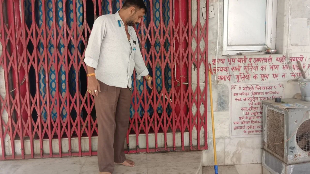 Kanpur Theft: चोरों ने खाकी को दी चुनौती...पुलिस चौकी के पीछे त्रयंबकेश्वर मंदिर का दानपात्र तोड़ हजारों की चोरी 