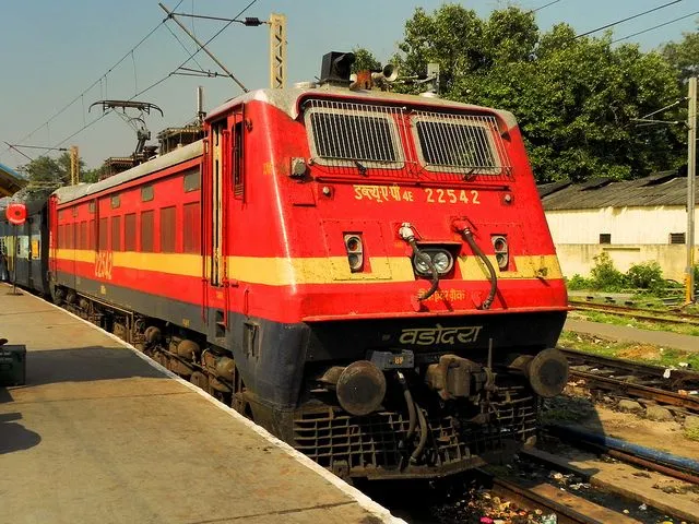 ट्रेनों में घटी वेटिंग लखनऊ से मुम्बई,दिल्ली जाने वाले यात्रियों को मिलेगी कन्फर्म बर्थ