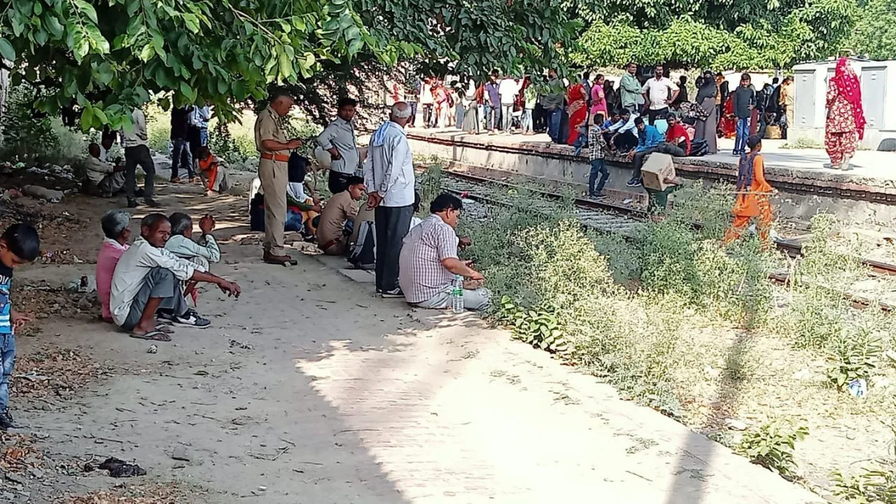 Unnao News: अमृत स्टेशन का सपना नहीं हुआ पूरा, यात्री झेल रहे चिलचिलाती धूप...